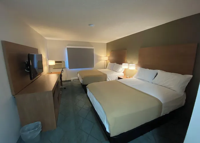Baymont By Wyndham Oshkosh Airport