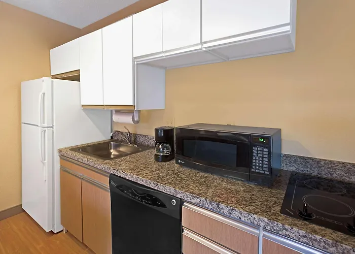 Mainstay Suites Detroit Farmington Hills