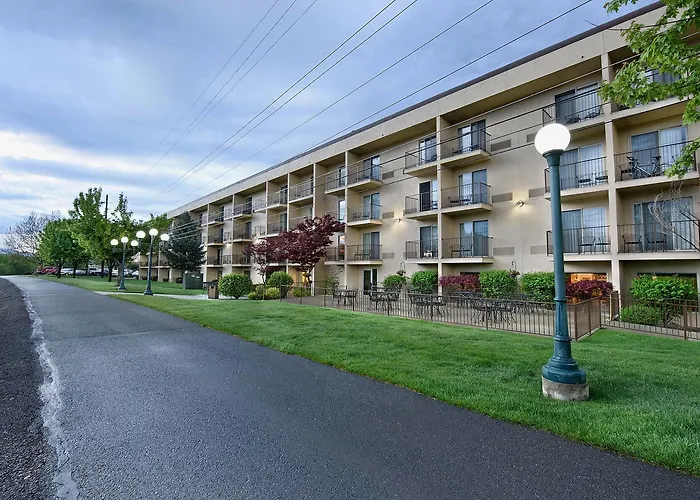 Oxford Suites Yakima