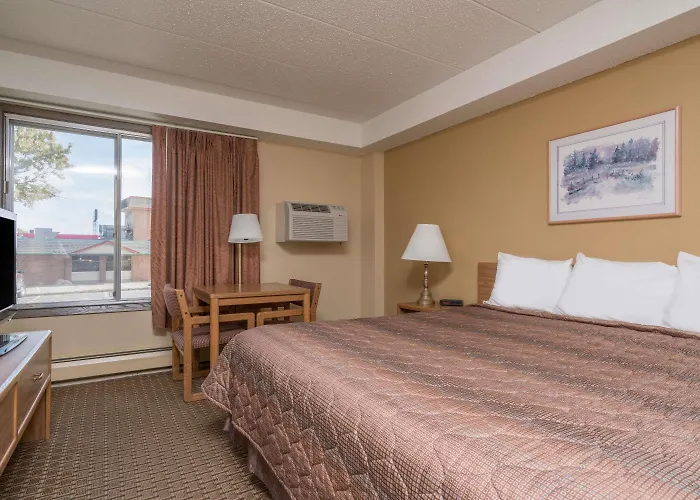 Super 8 By Wyndham Owatonna