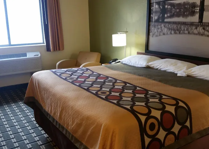 Super 8 By Wyndham Wheeling Wv