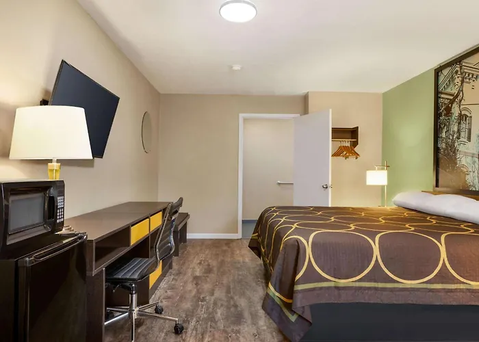 Super 8 By Wyndham Brookhaven