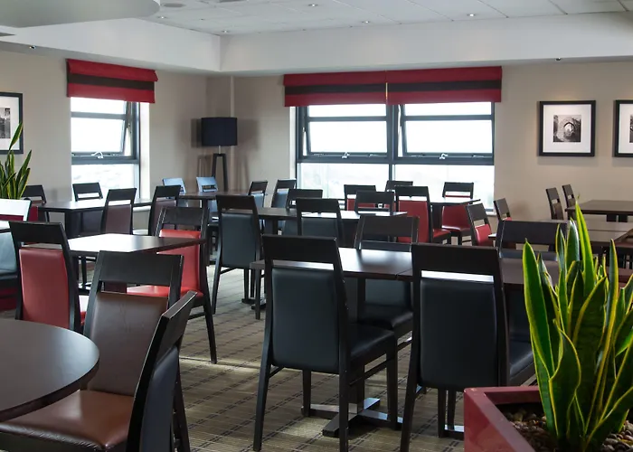 Holiday Inn Express London Luton Airport By Ihg