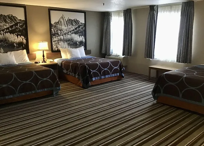 Super 8 By Wyndham Spokane/West