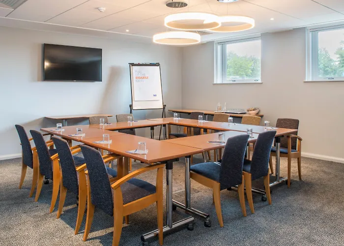 Holiday Inn Express Oxford Kassam Stadium By Ihg