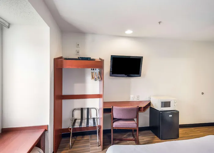 Golden Isles Inn & Suites Brunswick South