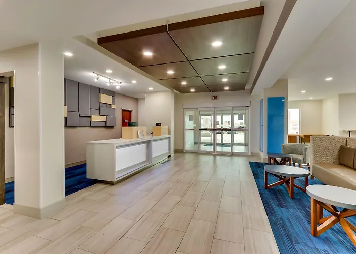 Holiday Inn Express & Suites Waxahachie By Ihg