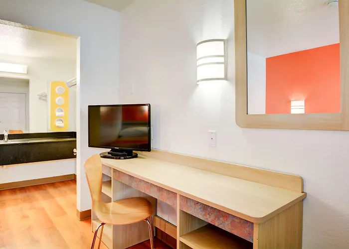 Motel 6-Southington, Ct - Hartford