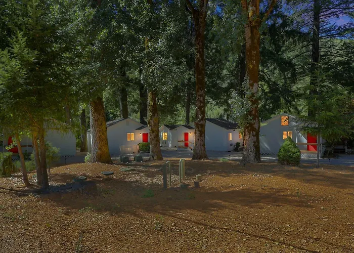 Rouge Cobb Mountain Hotel - Cabin 3