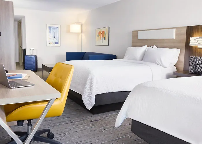 Holiday Inn Express & Suites Chicago West - Oak Park By Ihg