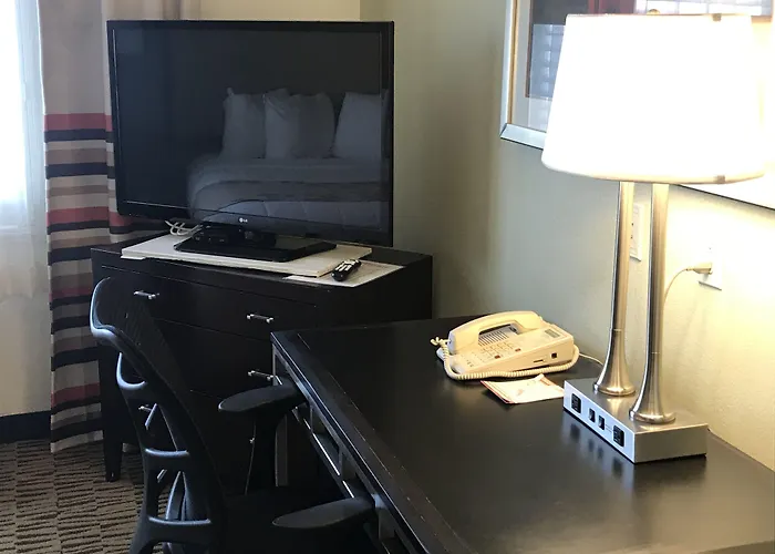Hawthorn Suites
