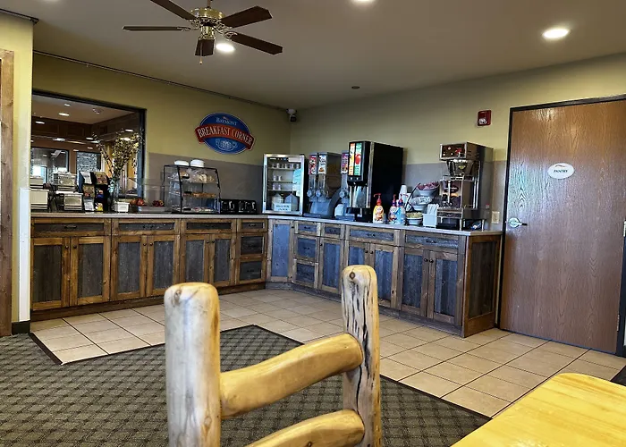 Pinedale Hotel & Suites