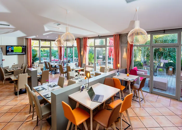 Brit Hotel Confort Nimes Ouest - A9 Sortie 25