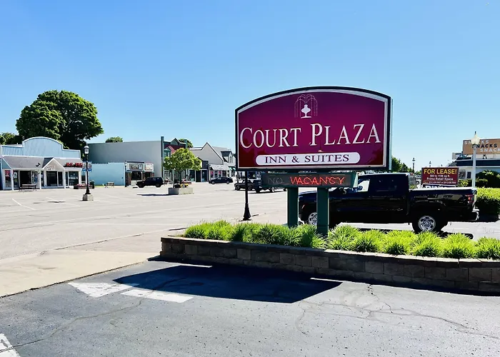 Court Plaza Inn & Suites Of Mackinaw