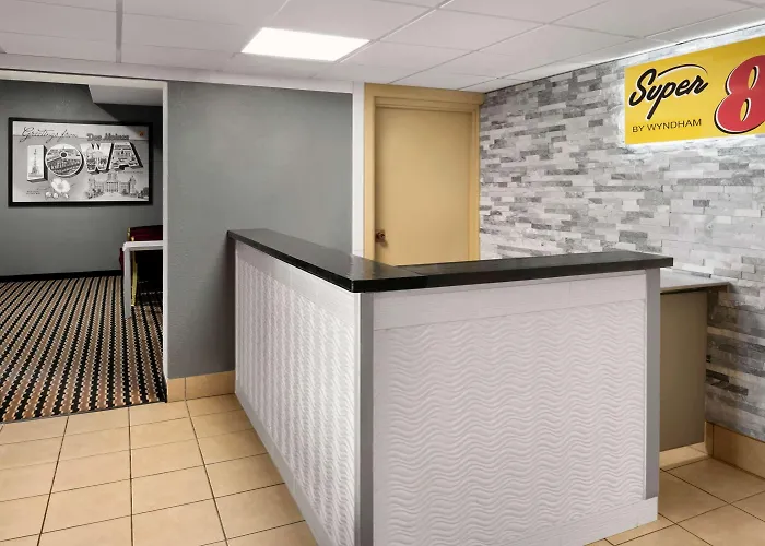 Super 8 By Wyndham Des Moines