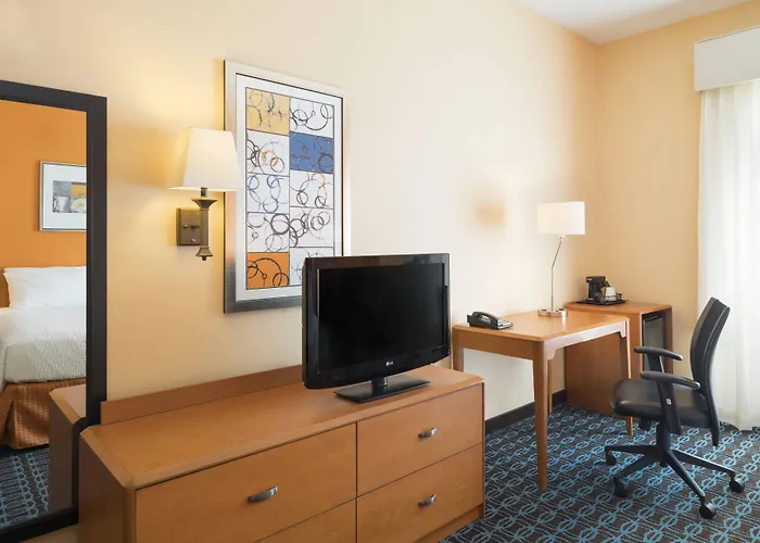 Fairfield Inn & Suites By Marriott State College