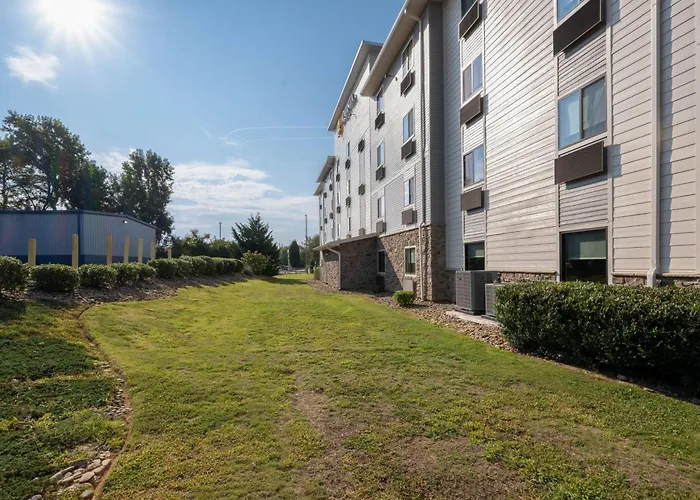 La Quinta Inn & Suites By Wyndham Greenville Woodruff Rd