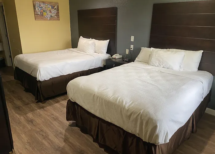 Woodridge Inn And Suites
