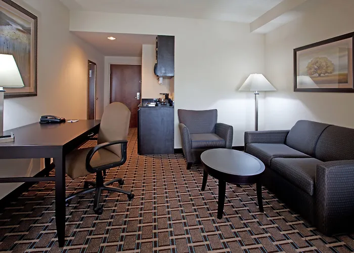 Holiday Inn Express & Suites Hope Mills-Fayetteville Airport By Ihg