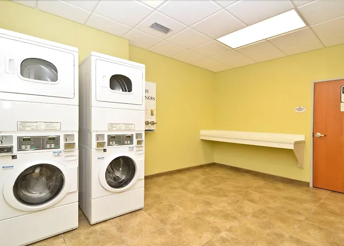 Best Western Plus Brunswick Inn & Suites