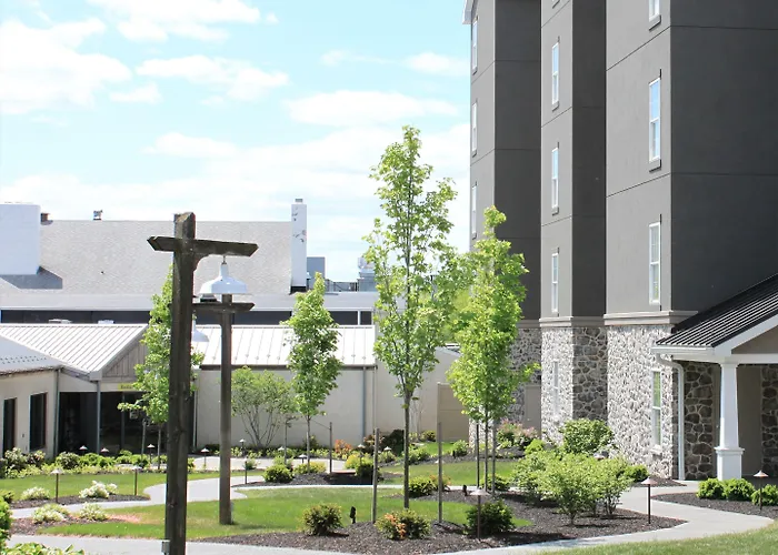 Amishview Inn & Suites