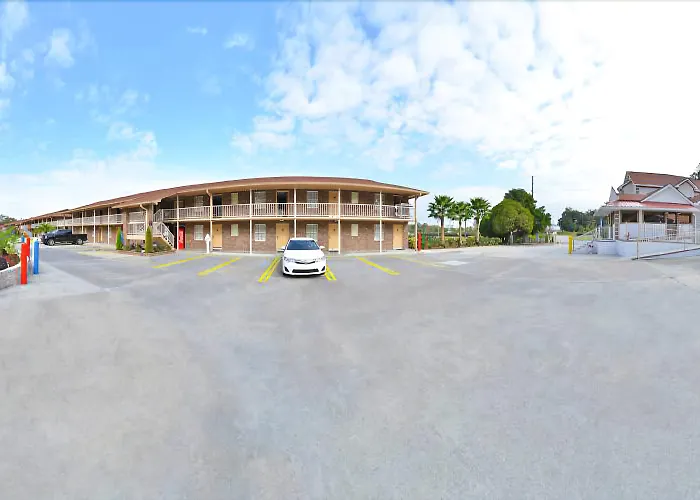 American Inn & Suites - Savannah / Garden City