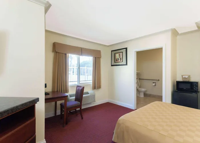 Travelodge By Wyndham Brea