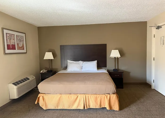 Clinton Inn & Suites