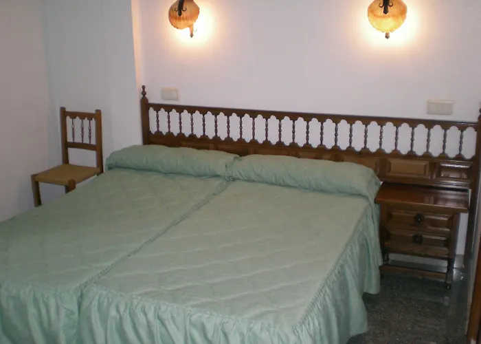 Hotel Puerta Romeros