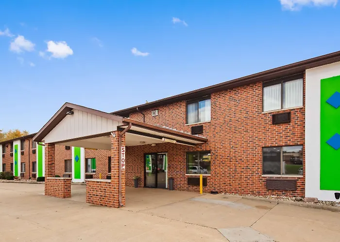 Ramada By Wyndham Cedar Rapids South