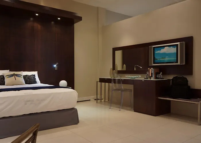 Hotel 2001