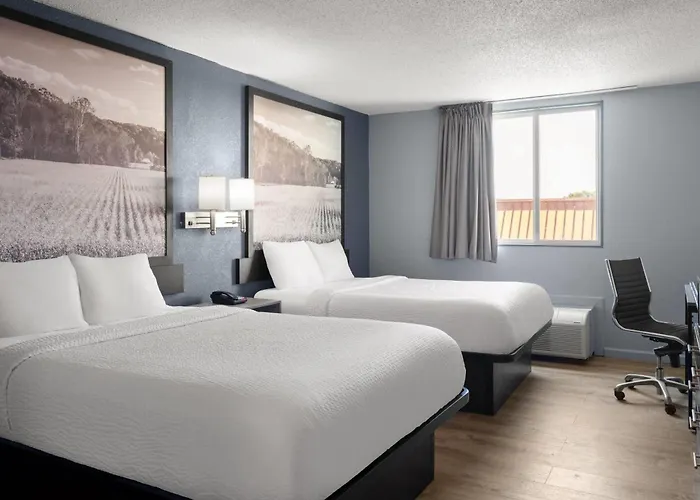 Super 8 By Wyndham Fort Wayne