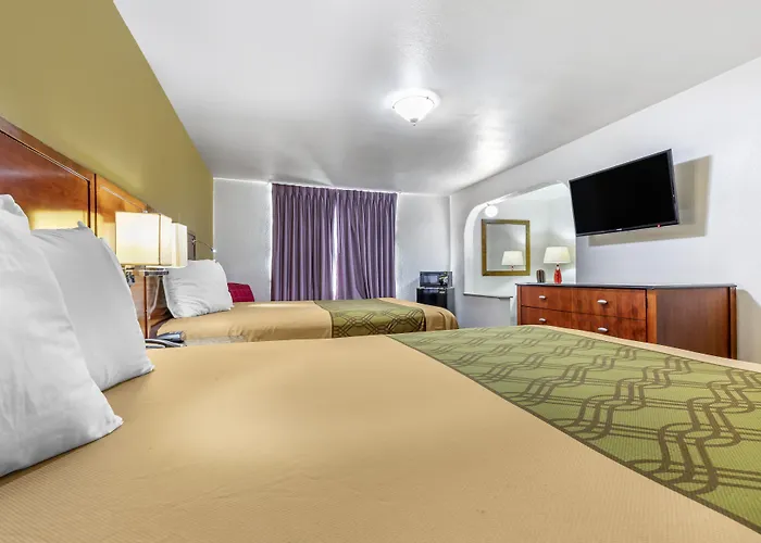 Rose City Inn & Suites