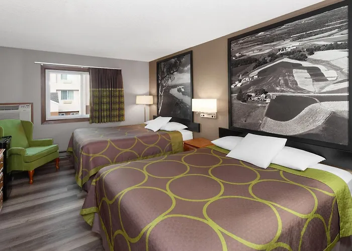 Super 8 By Wyndham Green Bay Near Stadium