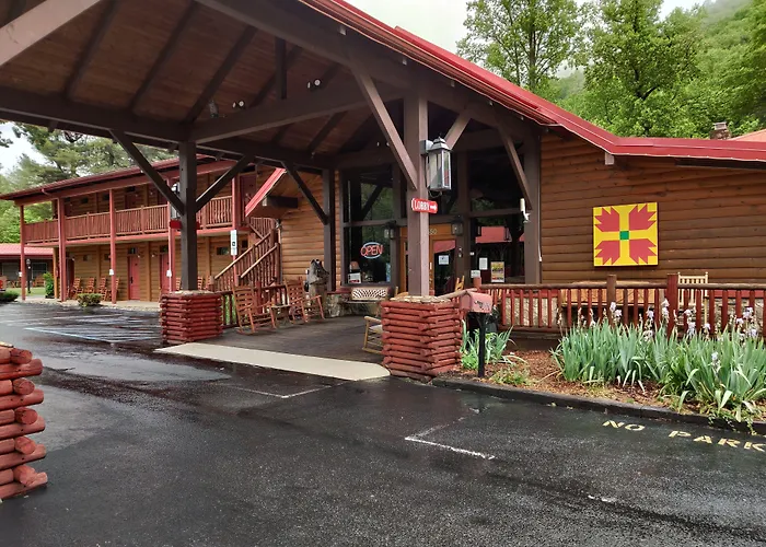 Smoky Falls Lodge