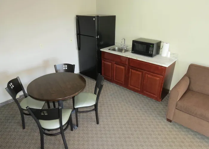 Edgewater Hotel And Suites