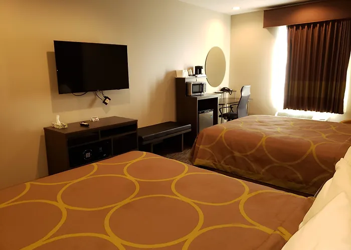 Super 8 By Wyndham St. Louis North