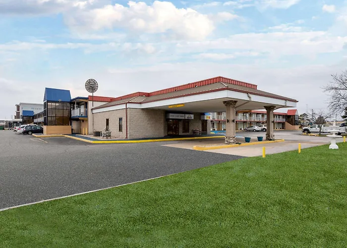 Days Inn By Wyndham Perrysburg Toledo
