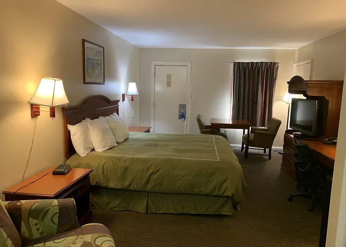 Merrimac Inn And Suite