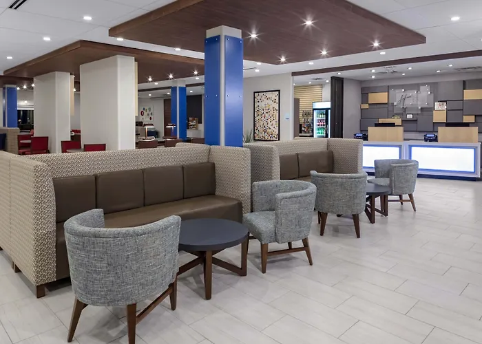 Holiday Inn Express & Suites - Madison By Ihg
