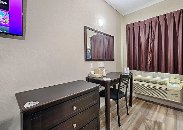 Hotel Dilley Grand