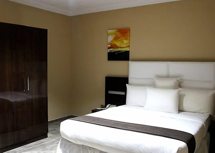 Ellyxville Hotel