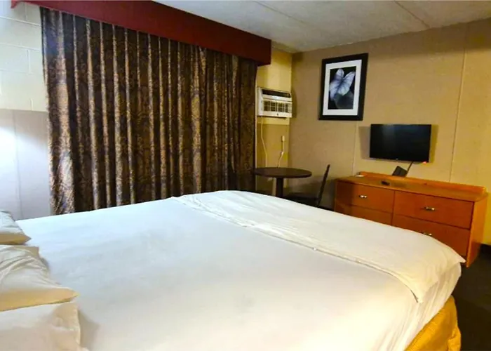 Capital O Pleasant Motel Grand Rapids Mi