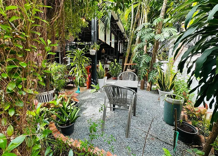 Birdcage Boutique