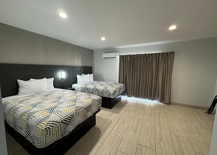 Englewood Inn & Suites