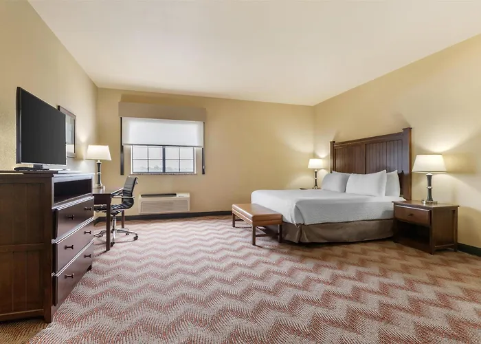 Best Western Plus Cimarron Hotel & Suites