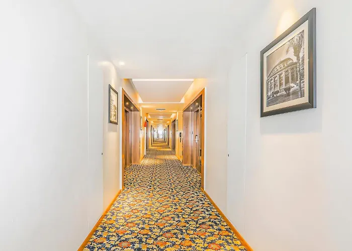 Fabhotel High Rise Suites - Nr Marathahalli Bridge