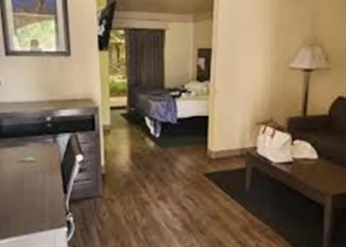 Atrium Inn