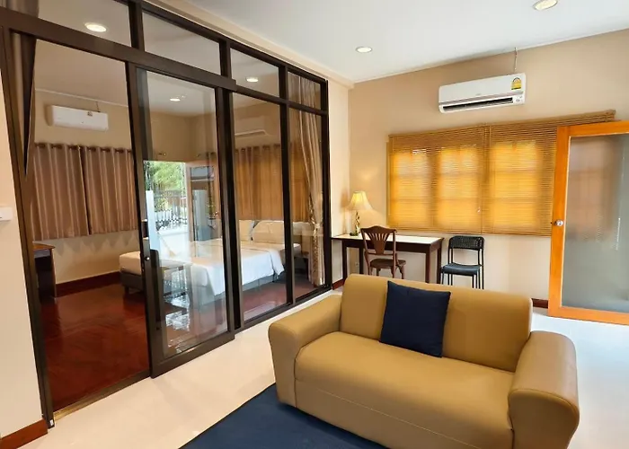 Suansin Garden Hotel โรงแรมสวนสินการ์เด้น
