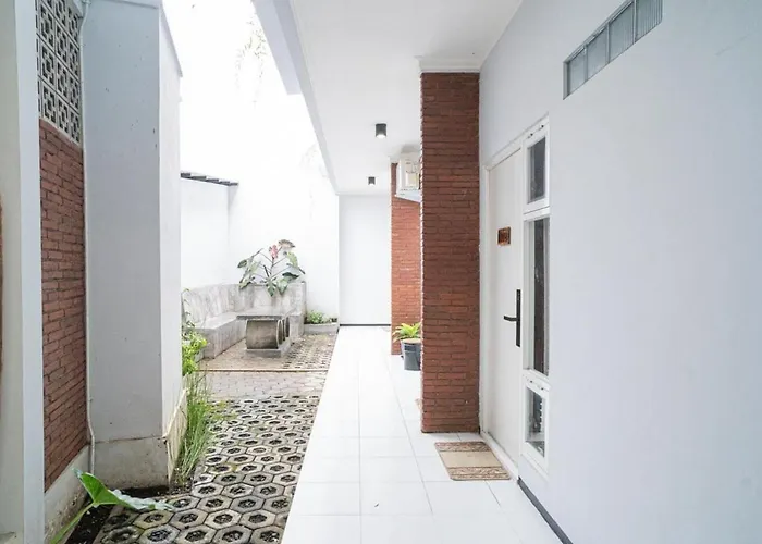 Reddoorz Syariah At Mitra Guest House